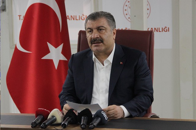 Fahrettin Koca, "Hastalığın istismar aracı olarak kullanılmasına tahammülümüz yok. SMA Bilim Kurulumuz var. Faydası ispat edilmiş olan ilacın temini sağlanıyor" ifadelerini kullandı.