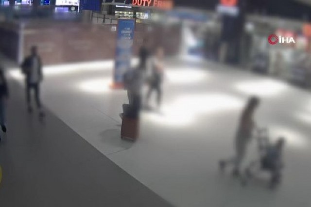İstanbul Havalimanı'nda gerçekleştirilen bir operasyonda, uyuşturucu kuryeliği yaptığı belirlenen bir kişinin midesinden 820 gram kokain ele geçirildi. Olayla ilgili olarak bir şüpheli tutuklandı.