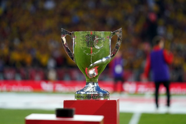 Ziraat Türkiye Kupası’nda 2022-2023 sezonu şampiyonu yarın belli olacak. Fenerbahçe ile Medipol Başakşehir arasında Gürsel Aksel Stadyumu’nda oynanacak maç sonucunda kupa sahibini bulacak. 