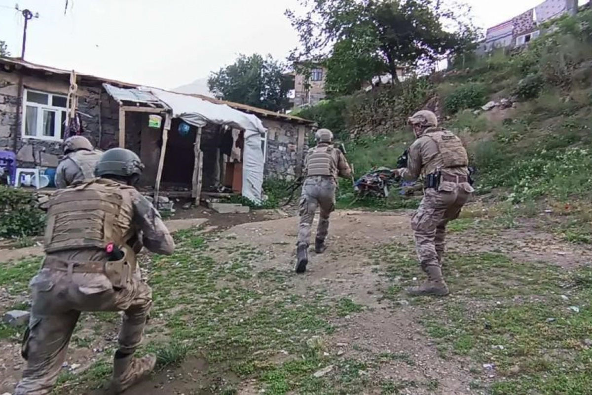 İçişleri Bakanlığı, Şırnak İl Jandarma Komutanlığı'nın PKK/KCKPYD/YPG terör örgütüne yardım ve yataklık yaptıkları tespit edilen şahıslara yönelik gerçekleştirdiği operasyonda 8 kişinin gözaltına alındığını duyurdu. Operasyon, TEM Daire Başkanlığı'nın koordinasyonuyla gerçekleştirildi.