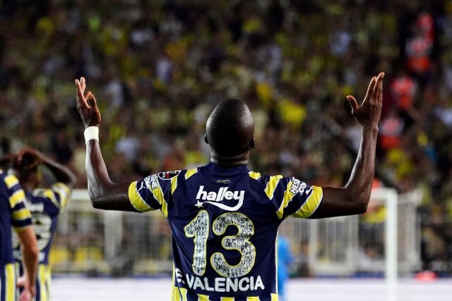 Brezilya ekibi Internacional, Fenerbahçe'nin Ekvadorlu forveti, sezonun gol kralı Enner Valencia’yı transfer ettiğini duyurdu.
