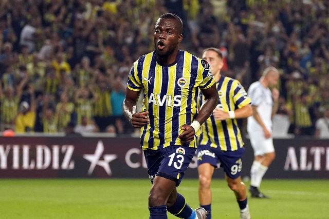 Fenerbahçe, sözleşmesi sona erdikten sonra takımdan ayrılan Ekvadorlu futbolcu Enner Valencia'ya verdiği katkılar için teşekkür etti.