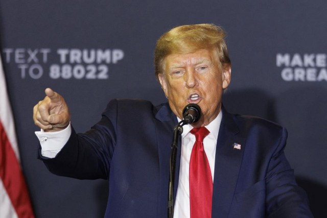 Bugün Miami'de, ABD'nin eski Başkanı Donald Trump, gizli belgeler soruşturmasıyla ilgili olarak 37 suçlama ile yargılanmak üzere hakim karşısına çıkacak.