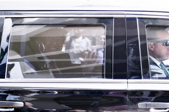 ABD'nin eski Başkanı Donald Trump, gizli belgeler soruşturmasıyla ilgili olarak açılan davanın ilk duruşmasının sona ermesiyle birlikte tutuksuz yargılanmak üzere serbest bırakıldı.