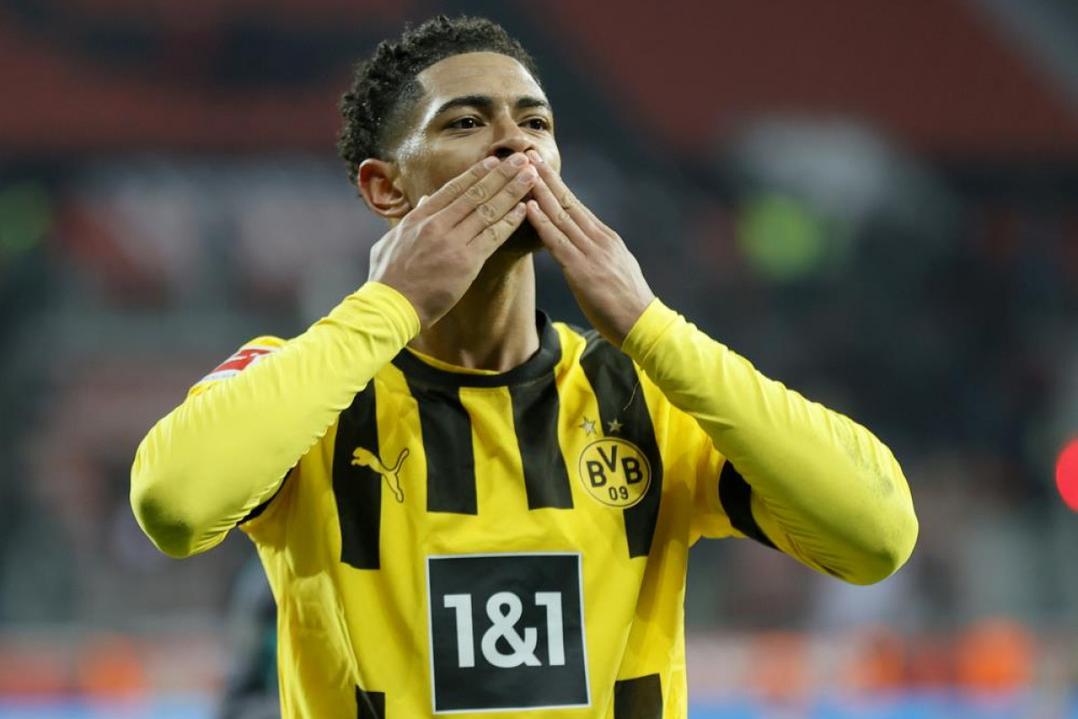 Real Madrid, Borussia Dortmund'un 19 yaşındaki futbolcusu Jude Bellingham ile 6 yıllık sözleşme imzalandığını resmen duyurdu.