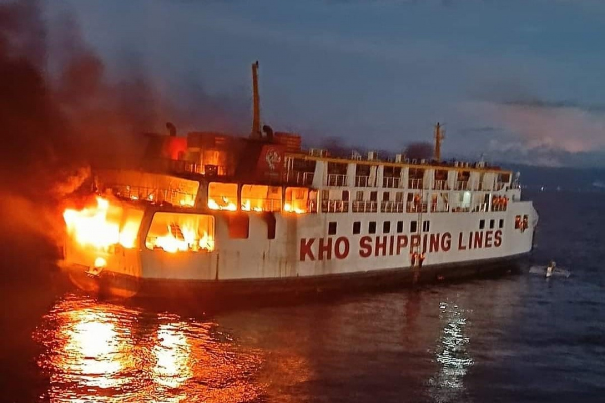 Filipinler'de, 120 yolcunun bulunduğu bir feribotta yangın çıktığı bildirildi. Yangın sırasında yolcular ve mürettebat güvenli bir şekilde tahliye edilirken, yetkililer yangını kontrol altına aldı.