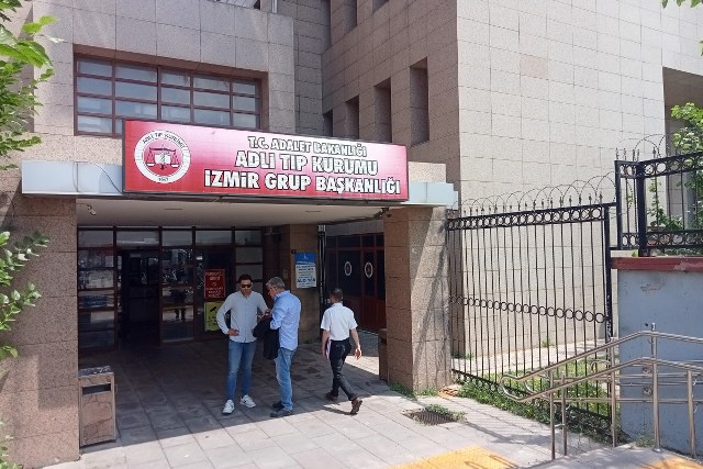 İzmir'in Bayraklı ilçesinde bir evde cesetleri parçalara ayrılmış vaziyette derin dondurucuda bulunan 3'ü kadın 4 Türkmenistan uyruklu kişilerin kimliklerinin belli olduğu öğrenildi.