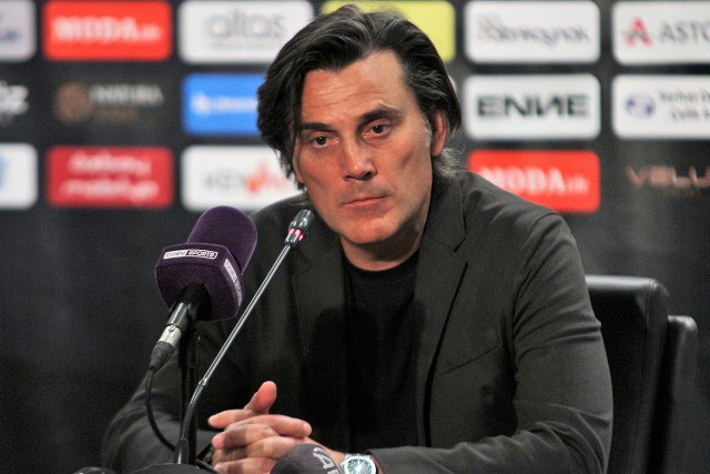 Fenerbahçe, Adana Demirspor'un eski teknik direktörü Vincenzo Montella ile anlaşmaya varıldığı ve sonrasında bu anlaşmadan vazgeçildiği şeklinde çıkan haberleri yalanladı.