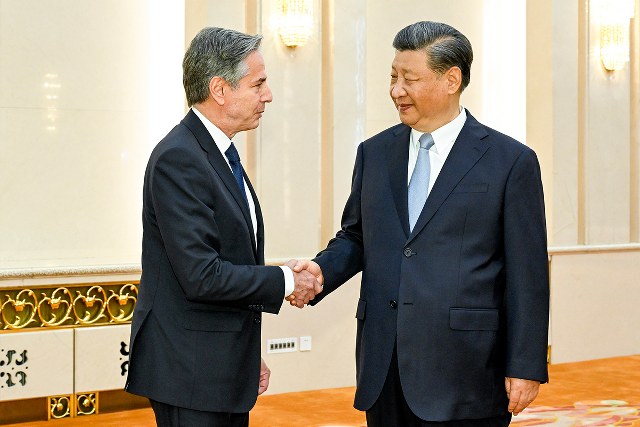 Çin Devlet Başkanı Xi Jinping, ülkesini ziyaret eden ABD Dışişleri Bakanı Antony Blinken ile bir araya geldi. Xi, "Çin, ABD’nin çıkarlarına saygı duyuyor. ABD’ye meydan okumaya veya onun yerini almaya çalışmıyor. Aynı şekilde, ABD de Çin'e saygı duymalı” ifadelerini kullandı.