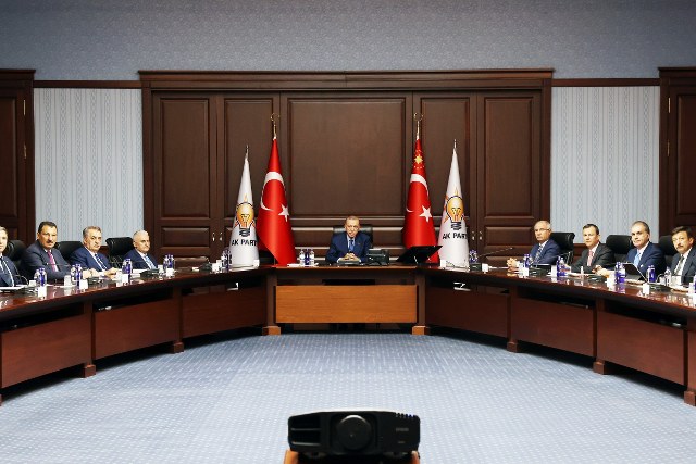 Cumhurbaşkanı Recep Tayyip Erdoğan başkanlığında gerçekleşen Merkez Yürütme Kurulu (MYK) toplantısı sona erdi. AKP