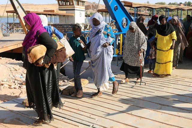 Birleşmiş Milletler Mülteciler Yüksek Komiseri Filippo Grandi, iç çatışmaların yaşandığı Sudan’da şu ana kadar 500 binden fazla kişinin ülkeyi terk ettiğini, 2 milyon kişinin de yerinden edildiğini açıkladı.
