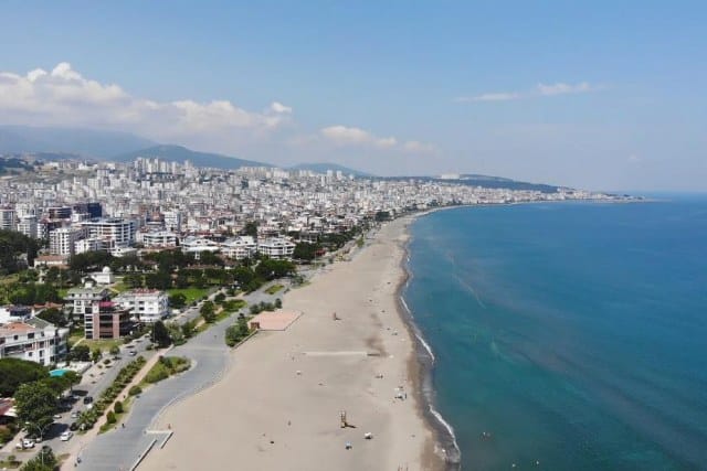 Meteoroloji Genel Müdürlüğü verilerine göre en soğuk deniz suyu sıcaklığına sahip iller Karadeniz'de Samsun ve Ordu kıyıları oldu. İllerin deniz suyu sıcaklığı 19 derece olarak kaydedildi.