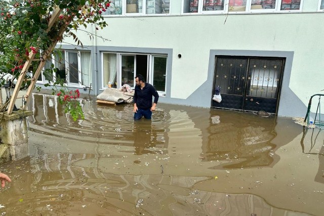 Son haftalarda ülkenin dört bir yanında vatandaşlar sel felaketiyle boğuşuyor. Ordu’da da sağanak yağışlar sonrası Fatsa ilçesinde sel meydana geldi, vatandaşlar zor anlar yaşadı.
