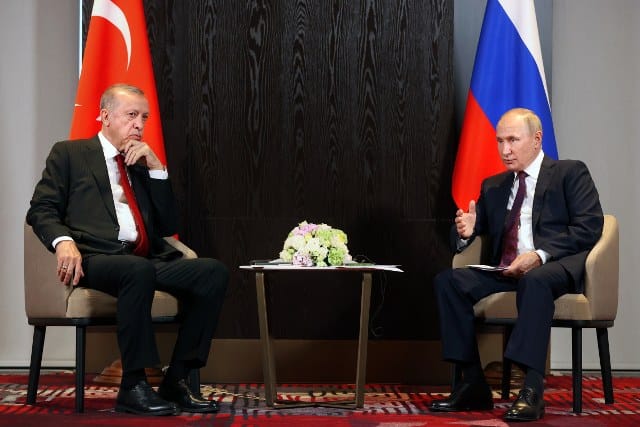 Kremlin tarafından yapılan yazılı açıklamada, "Türkiye Cumhurbaşkanı Rus liderliğinin adımlarına tam desteğini ifade etti” denildi. Rusya Devlet Başkanı Vladimir Putin’in Cumhurbaşkanı Recep Tayyip Erdoğan'ı arayarak ülkede patlak veren Wagner kriziyle ilgili bilgi verdiği öğrenildi.