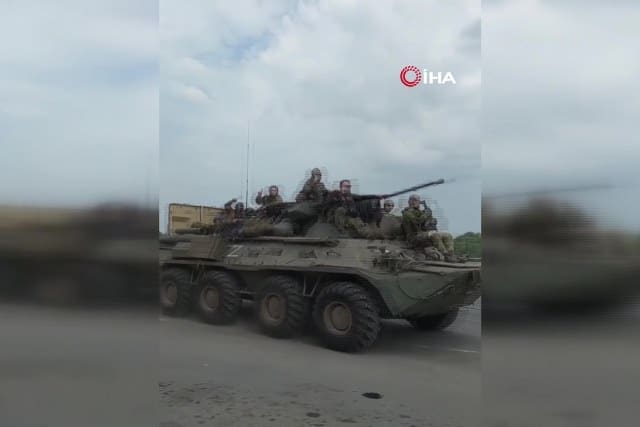 Çeçen lider Ramazan Kadirov’un Rusya Devlet Başkanı Vladimir Putin’e destek amaçlı gönderdiği birlikler, isyanın merkezi Rostov’a ulaştı.