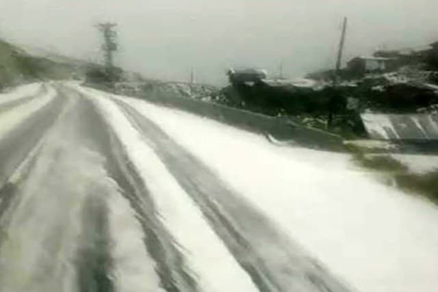 Ardahan’da Haziran ayında etkili olan dolu yağışı sonrası her yer beyaza büründü.