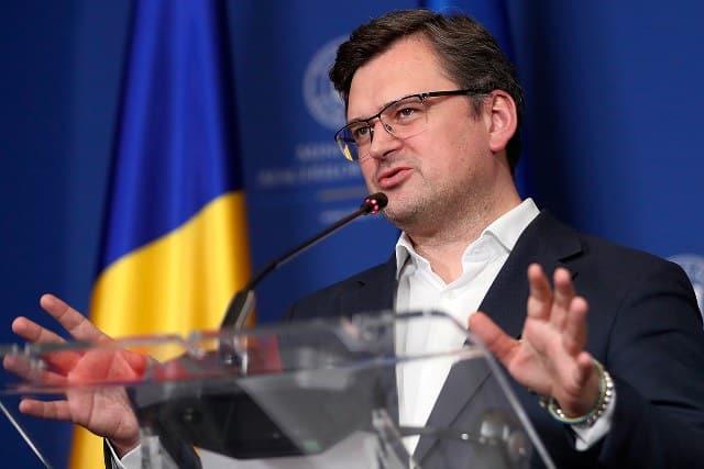 Ukrayna Dışişleri Bakanı Dmitro Kuleba, Rusya'daki karışıklıkla ilgili yaptığı açıklamada, "Düşman hatlarının gerisindeki herhangi bir kaos bizim çıkarımızadır" ifadelerini kullandı.