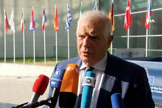 Avrupa Birliği Dış İlişkiler ve Güvenlik Politikası Yüksek Temsilcisi Josep Borrell, basına yaptığı açıklamada, “Putin’in ortaya çıkardığı canavar şimdi onu ısırıyor” dedi.