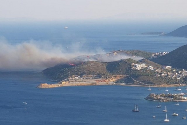 Muğla’nın Datça ilçesinde 18.30 sıralarında ormanlık alanda çıkan yangın havadan ve karadan müdahale edilmesi sonucu kontrol altına alındı.