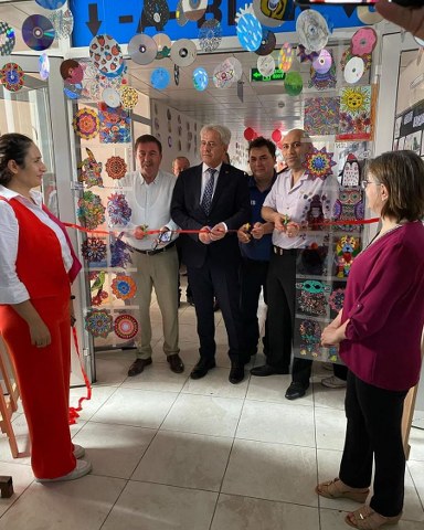 2022-2023 Eğitim yılı boyunca Şehit Erbil Arslan Ortaokulu öğretmenlerinin koordinesinde gerçekleştirilen resim ve pek çok çeşit çalışma, okulda düzenlenen yılsonu sergisinde beğeniye sunuldu. 