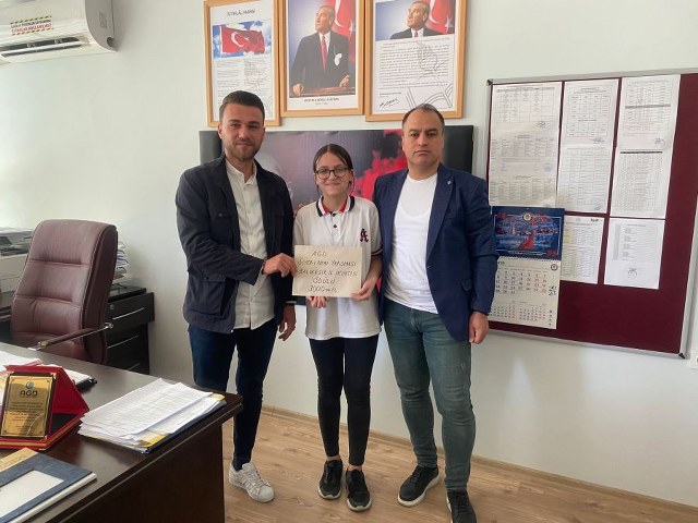 Anadolu Gençlik Derneği (AGD) ile Milli Eğitim Bakanlığı (MEB) iş birliğinde düzenlenen Siyer-i Nebi Yarışması, ortaokul öğrencilerinin katılımıyla gerçekleşti. Siyer-i Nebi Yarışması sonucunda ise Susurluk’tan Elfida Söyler 1'inci, Irmak Güngörmüş 2'nci, Elif Geçer ise 3'üncü oldu.