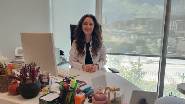 Kurban Bayramında beslenme ile ilgili uyarılarda bulunan Diyetisyen Eda Mancoğlu porsiyon kontrolü yapabilmek için özellikle misafirliklere aç gidilmesi gerektiğini söyledi.
