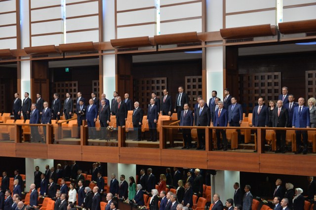 AK Parti Grubu, yeni grup başkanı ve grup başkanvekillerinin belirlenmesi için basına kapalı toplandı. AK Parti Grup Yönetimi belli oldu.