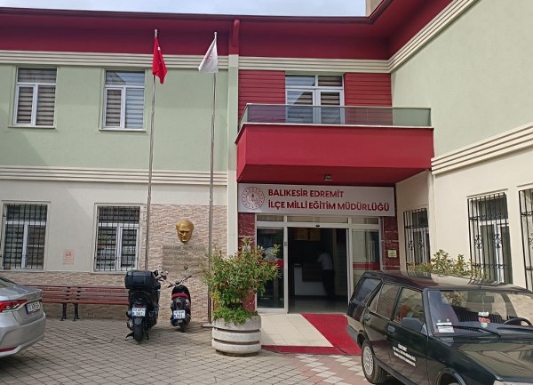 Balıkesir Edremit'te yurt genelinde 4 haziran 2023 günü yapılacak Liselere Geçiş Sınavı (LGS) için tüm hazırlıklar tamamlandı.