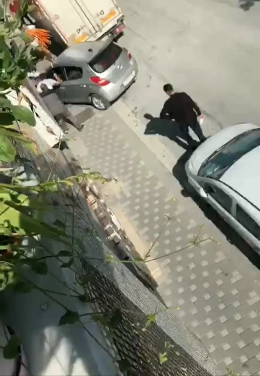 yoldan çekil