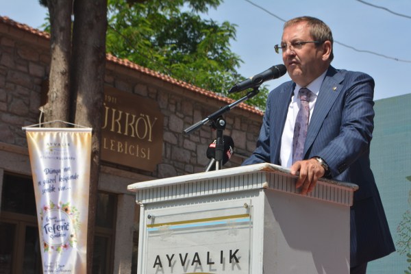 Balıkesir Ayvalık'ta, Balkan kültüründe ilkbahar şenliği anlamına gelen Teferic Şenlikleri'nin 6.sı düzenlendi.