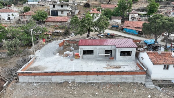 Balıkesir'in Burhaniye ilçesinde nisan ayında başlayan Aşevi projesi için çalışmalar hız kesmeden devam ediyor.