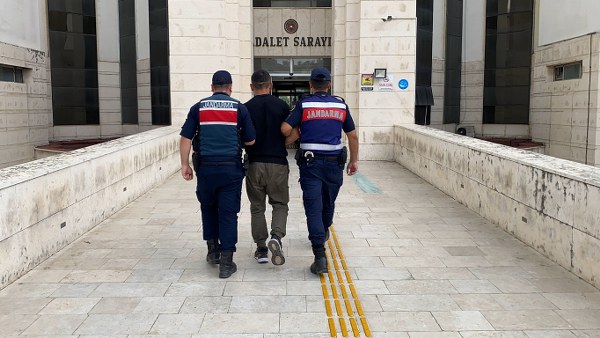 Jandarma Asayiş Timleri, aranan şahıslara yönelik çalışmalarını hız kesmeden devam ediyor.