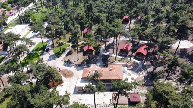 Altıeylül Belediyesi tarafından gençlere yönelik olarak inşa edilen Konakpınar Gençlik Merkezi'nin açılışı 3 Temmuz tarihinde yapılacak. Belediye Başkanı Avcı, Konakpınar'da inşa edilen merkezde gençlere doğayla iç içe kamp yapma fırsatı sunulacağını belirtti.