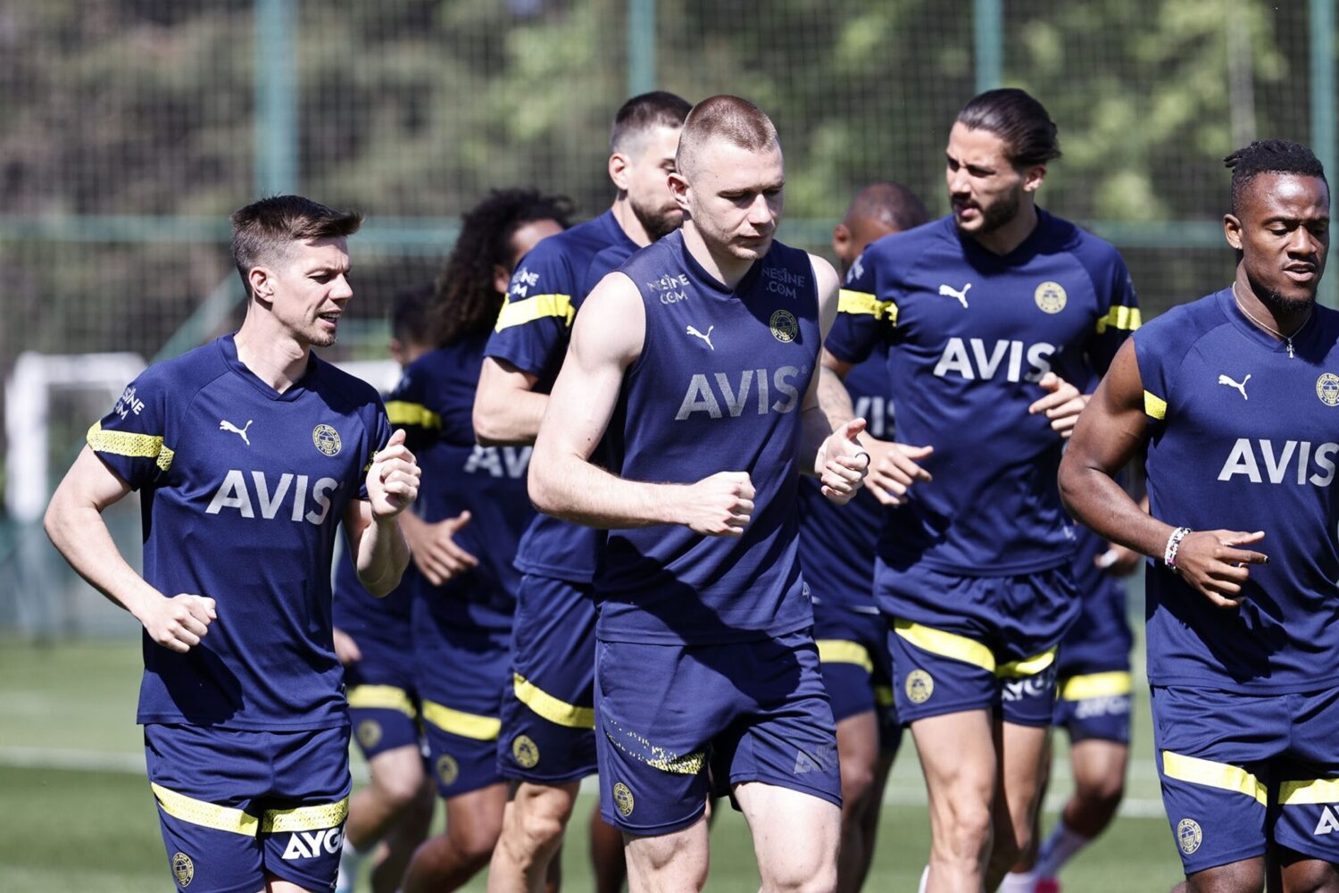 Fenerbahçe, 11 Haziran Pazar günü saat 20.45’te Gürsel Aksel Stadyumu’nda Medipol Başakşehir ile oynayacağı Ziraat Türkiye Kupası final maçının hazırlıklarına Can Bartu Tesisleri'nde akşam saatlerinde yaptığı antrenmanla başladı.