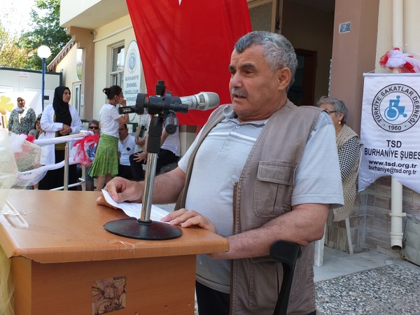 Balıkesir Burhaniye'de , Halk Eğitim Merkezi Müdürlüğünün Engelli bireyler için düzenlediği kurslar tamamlandı, yıl boyu hazırlanan eserler görücüye çıktı.