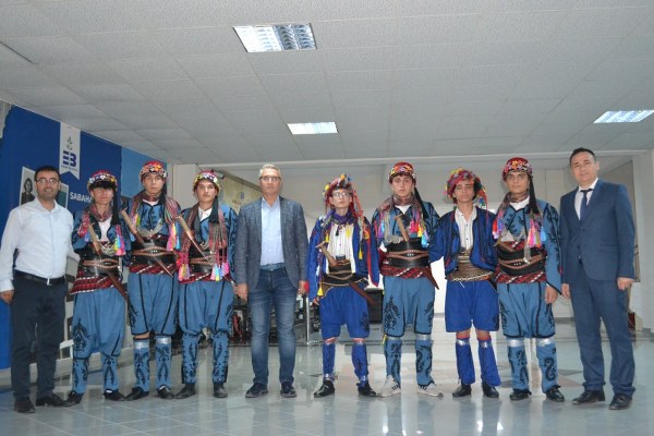 Balıkesir Edremit'te "Hayat Boyu Öğrenme Haftası" etkinlikleri çerçevesinde birçok sergi açılışı gerçekleştirildi.