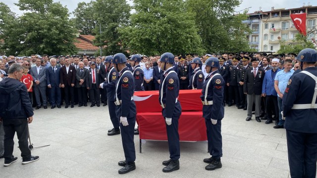 Jandarma Uzman Çavuş Aydın Ceylan, Şehit Jandarma Yüzbaşı Doğan Sevinç operasyonu sırasında Siirt’in Pervari ilçesi Doğan Köyü kırsalında bölücü terör örgütü mensuplarının açtığı taciz ateşi sonucu şehit olmuştu. Memleketi Çanakkale'de bugün son yolculuğuna uğurlandı.