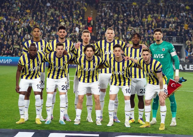 Fenerbahçe, 2022-2023 sezonunda Spor Toto Süper Lig'de 80 puanla ikinci sırayı elde etti ve toplamda 87 gol kaydetti. Takım aynı zamanda sezonda 11 maçlık bir deplasman yenilmezlik serisi yakaladı. Ancak sarı-lacivertliler, Galatasaray ve Beşiktaş ile oynadığı maçlarda galibiyet elde edemedi.