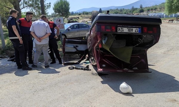 Çanakkale Bayramiç'te tek taraflı trafik kazası meydana geldi. 3 kişi yaralandı.