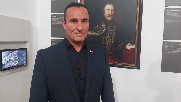 Türk Macar Kardeşliği Konferansı için Tekirdağ’a gelen Macar Turan Vakfı Başkanı Andras Zsolt Biro, Cumhurbaşkanı Recep Tayip Erdoğan’ın tekrardan seçimi kazanmasına ilişkin, Erdoğan'ın sadece Türkiye için değil Türk dünyası birliği için önemli bir şahsiyet olduğunu söyledi.