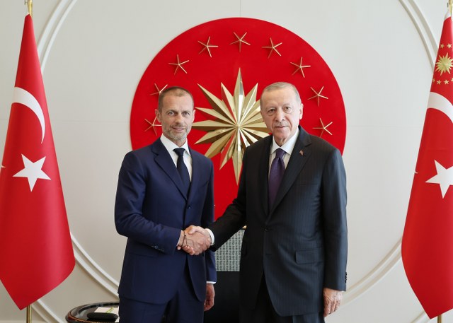 Cumhurbaşkanı ve AKP Genel Başkanı Recep Tayyip Erdoğan, Şampiyonlar Ligi Finali için Türkiye'ye gelen UEFA Başkanı Aleksander Ceferin ile görüştü.
