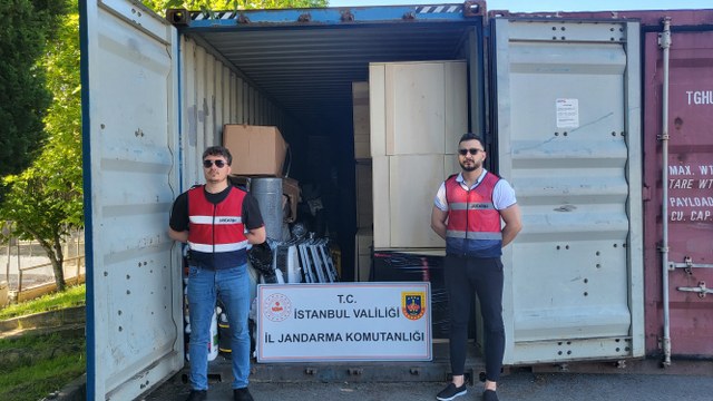 Kağıthane'de gerçekleştirilen operasyon sonucunda ele geçirilen ve Cumhuriyet tarihinin tek seferde ele geçirilen en yüksek miktarı olan 1 milyar dolar sahte para, İstanbul İl Jandarma Komutanlığı Maslak Kışlası'nda sergilendi.