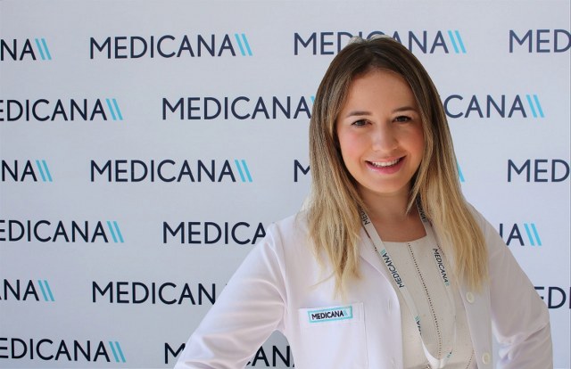 "Güneşin insanları yaşlandırması nedeniyle, en etkili yaşlanmayı önleyici krem güneş koruyucudur" diyen Dermatoloji Uzmanı Dr. Işıl Kamberoğlu Turan güneş kremi seçerken dikkat edilmesi gerekenleri de anlattı. 
