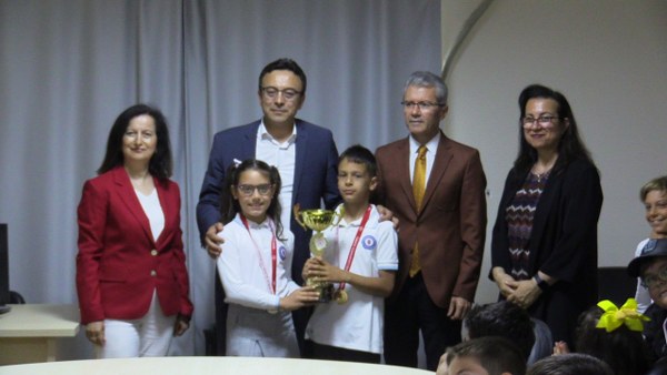 Balıkesir'de düzenlenen, 5 Haziran tarihinde düzenlenen "Geleneksel Çocuk Oyunları" il final yarışmalarında, Bandırma Cumhuriyet İlkokulu öğrencileri büyük başarı elde etti. "Yağ Satarım Bal Satarım" oyununda il birincisi, "Kaleli Yakar Top" oyununda ise il ikincisi oldular. Milli Eğitim Müdürü Mutlu Aslan, öğrencileri kabul ederek ödüllerini takdim etti.