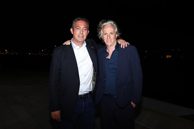 Fenerbahçe Başkanı Ali Koç ve Teknik Direktör Jorge Jesus, ülkesine dönmeden önce veda yemeğinde bir araya geldiler.