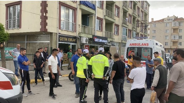 Edirne’nin Uzunköprü ilçesinde motosiklet sürücüsünün yayaya çarpması sonucu kaza meydana geldi 2 kişi yaralandı.