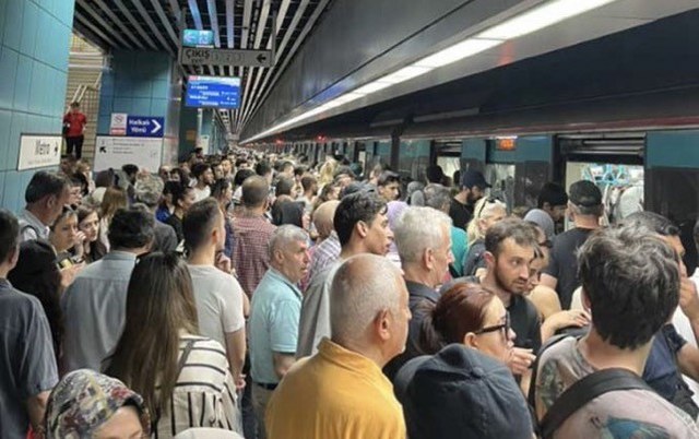 İstanbul'da Marmaray'ın Üsküdar durağında bir intihar girişimi meydana geldi. Bu olayın ardından Marmaray seferleri tek hatta gecikmeli olarak gerçekleştirildi.