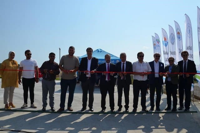 Gömeç Su Altı Heykel Galerisinde sergilenecek 12 heykeltıraşın ve 9 genç yeteneğin hünerli ellerinde şekillenen Marmara Mermeri'nden yapılmış heykellerin bulunduğu Mitoloji temasıyla düzenlenen 3. Uluslararası Kuzey Ege Gömeç Heykel Sempozyumu törenle açıldı.