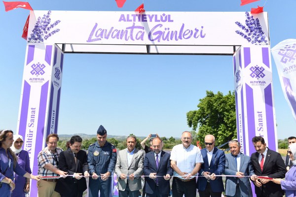 Çiçekpınar (Nergiz) Mahallesi'nde Altıeylül Belediyesi tarafından oluşturulan Lavanta Bahçesi, ziyaretçilerini karşılamak için kapılarını açtı. Altıeylül Belediye Başkanı Hasan Avcı, Lavanta Bahçesi'nin ilçelerine kattığı renkle birlikte Altıeylül'e bir hediye olduklarını ifade etti.