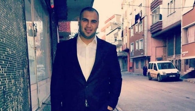 Bağcılar'da annesinin kafasını keserek sokağa atan Ali Sayan'ın yargılandığı davanın görülmesine başlandı. Duruşmada savunma yapan tutuklu sanık Sayan olayı hatırlamadığını söylerken, sanığın babası ve abisi ise şikayetçi olmadıklarını dile getirdi. 